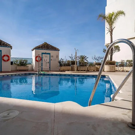 Apartamento Gorgeous In With Kitchen Estepona