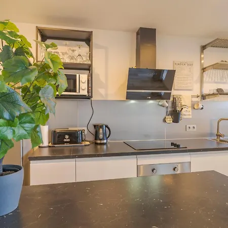 شقة Gorgeous In With Kitchen